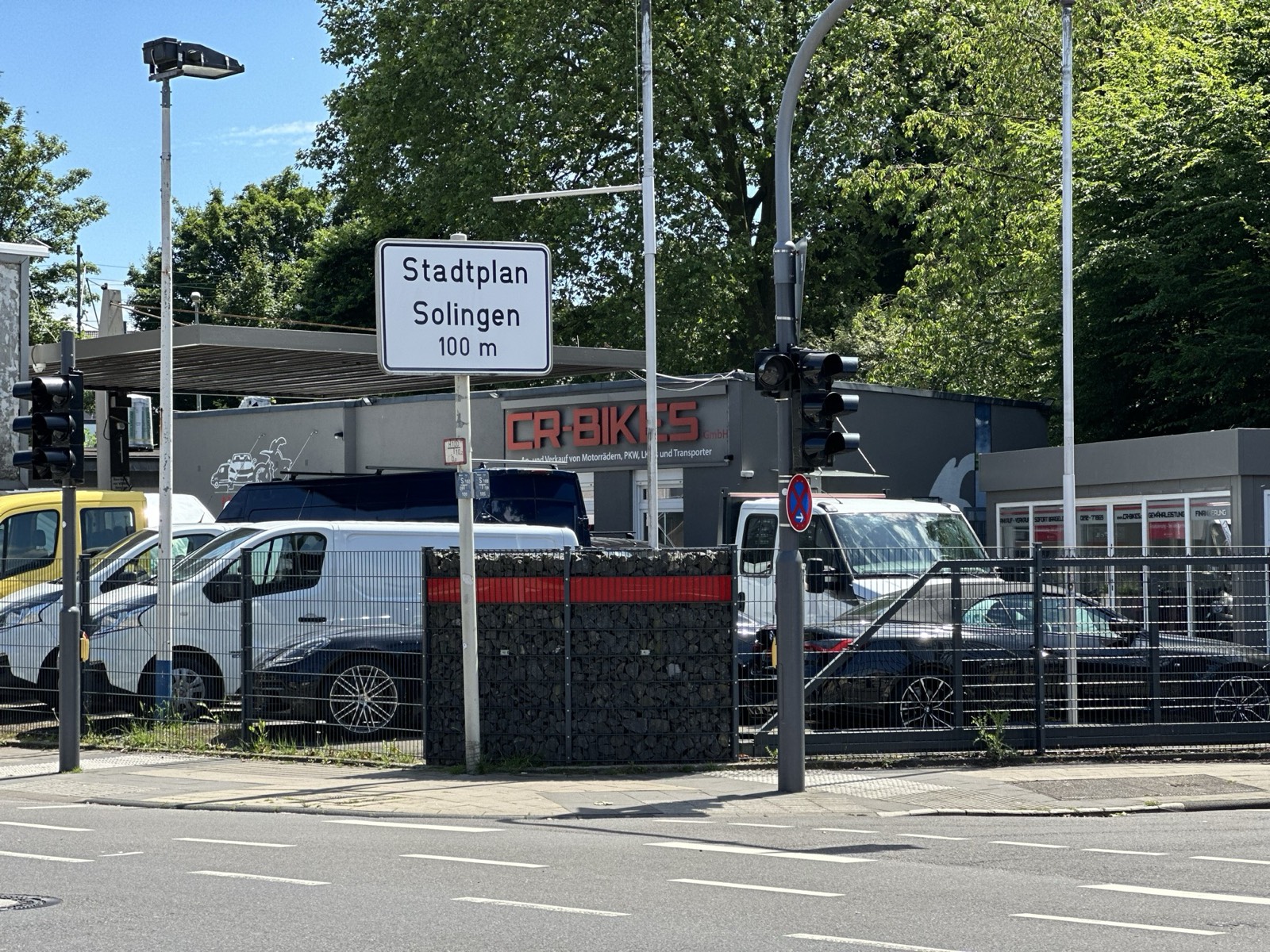 Blick von der Hildener Straße auf das Gelände der CR-Bikes GmbH